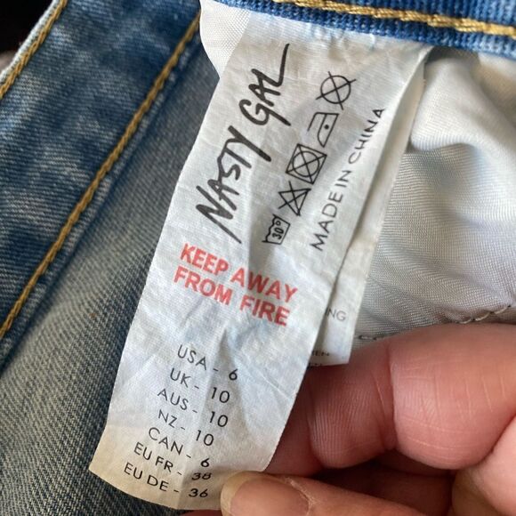 Nasty Gal Blue High Waisted Distressed Mom Jean Light Wash Size 6 - Picture 5 of 7